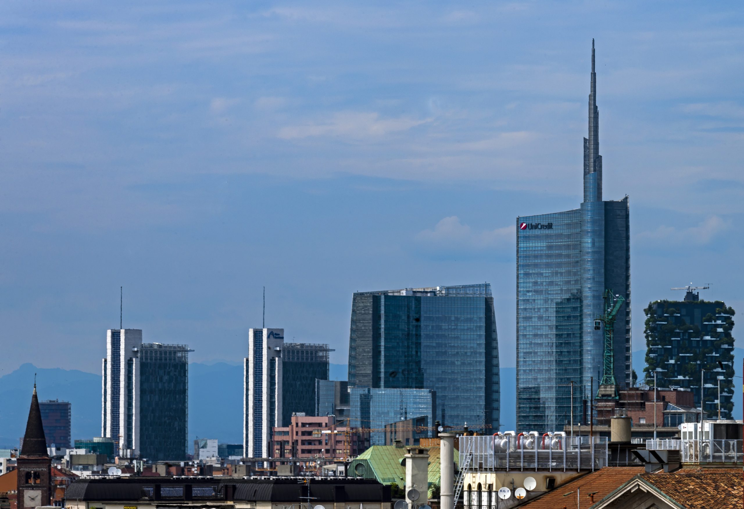 Skyline del distretto finanziario di Milano Porta Nuova con Torre Unicredit e quartier generali corporate