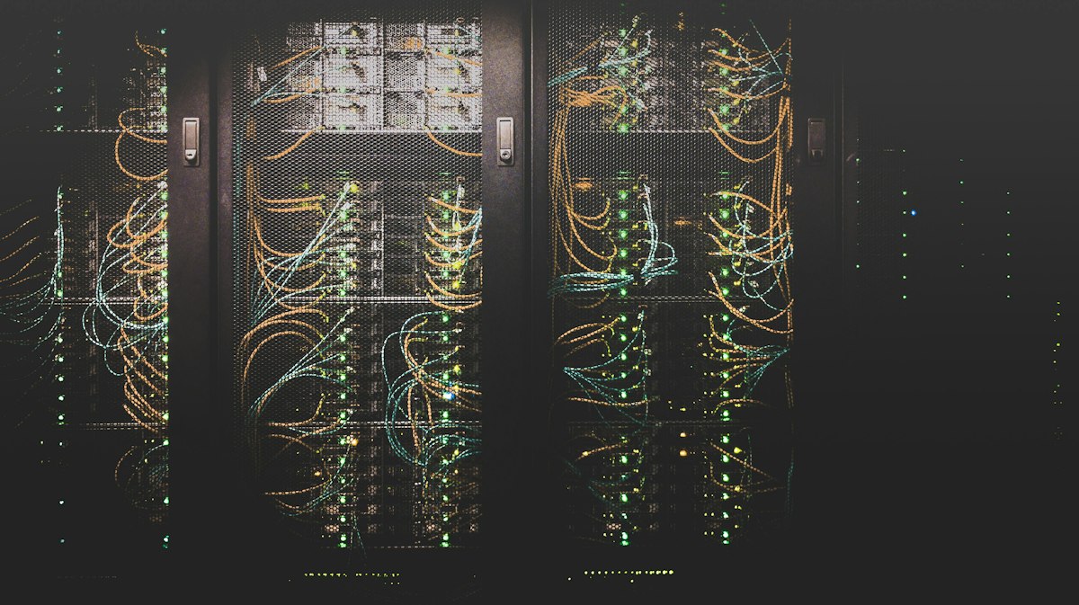 Infrastrutture server cloud e intelligenza artificiale big tech